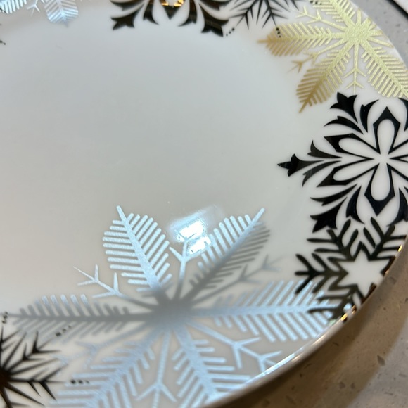 NWT Cindy Crawford Holiday Collection Snowflakes 8” Salad / dessert plate SPM1 - Picture 4 of 5